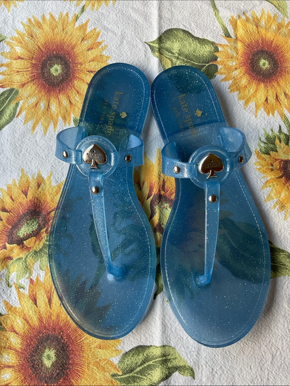 ♠️🩵♠️ KATE SPADE Kendall GLITTER Jelly T-Strap Sandal ♠️🩵♠️ NWT ♠️🩵♠️ - Picture 3 of 16